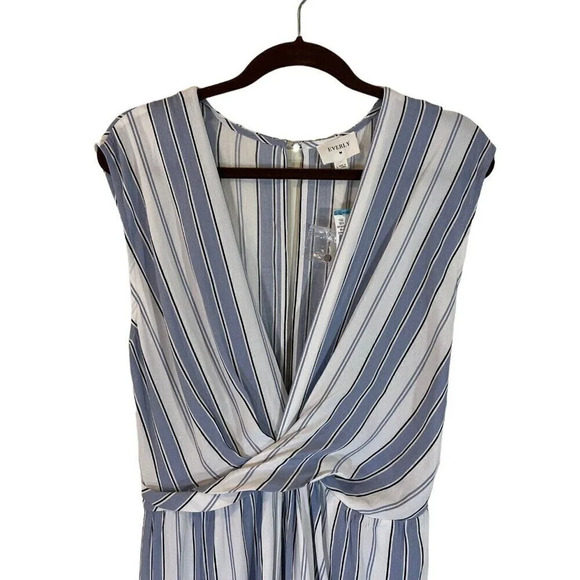 Everly NWT Jumpsuit Large Blue White Stripes Long Skirt Open Shorts Keyhole Back - Picture 3 of 6